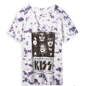 Kiss cut out tee! Size 0 (torrid) 💋